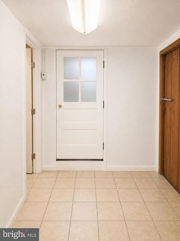 203 BAILEY AVE, Maple Shade, NJ 08052