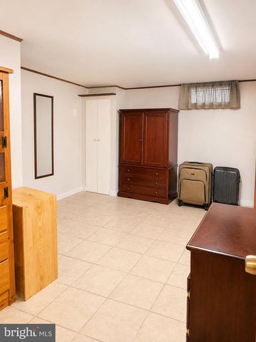 203 BAILEY AVE, Maple Shade, NJ 08052