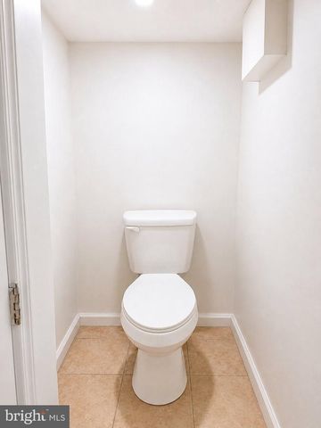 203 BAILEY AVE, Maple Shade, NJ 08052