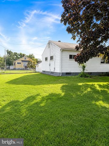 203 BAILEY AVE, Maple Shade, NJ 08052