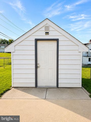 203 BAILEY AVE, Maple Shade, NJ 08052
