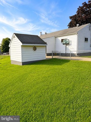 203 BAILEY AVE, Maple Shade, NJ 08052