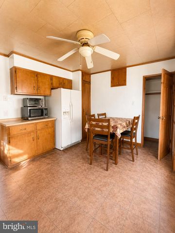 203 BAILEY AVE, Maple Shade, NJ 08052