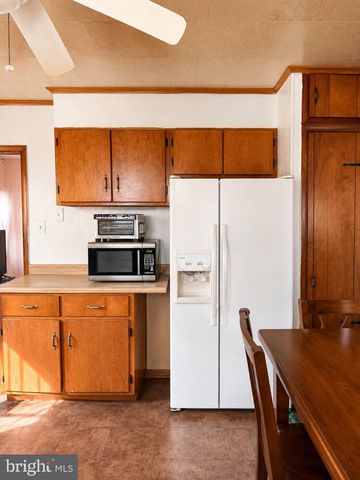 203 BAILEY AVE, Maple Shade, NJ 08052