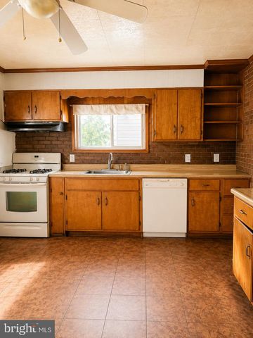 203 BAILEY AVE, Maple Shade, NJ 08052
