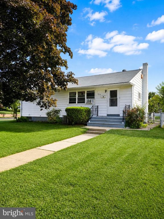 203 BAILEY AVE, Maple Shade, NJ 08052