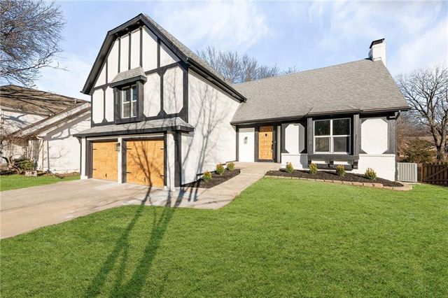 14417 S Locust Street, Olathe, KS 66062