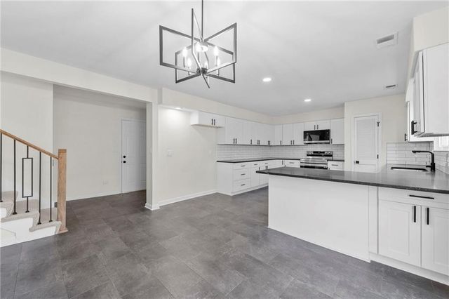 14417 S Locust Street, Olathe, KS 66062