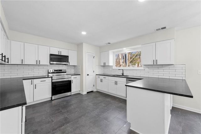 14417 S Locust Street, Olathe, KS 66062