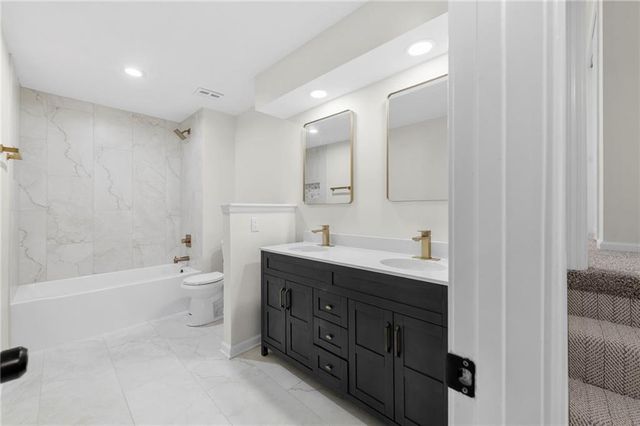 14417 S Locust Street, Olathe, KS 66062