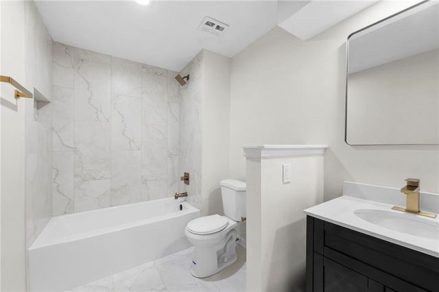 14417 S Locust Street, Olathe, KS 66062