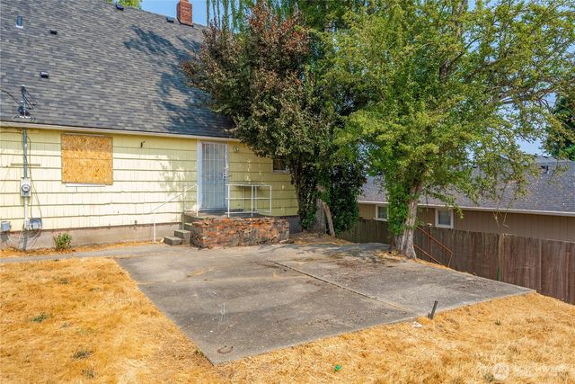 1102 E 57th Street, Tacoma, WA 98404