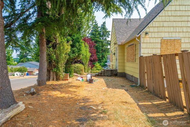 1102 E 57th Street, Tacoma, WA 98404