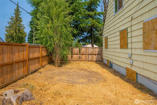 1102 E 57th Street, Tacoma, WA 98404