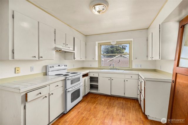 1102 E 57th Street, Tacoma, WA 98404