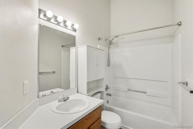5576 Juneberry Court, Waterford, MI 48329