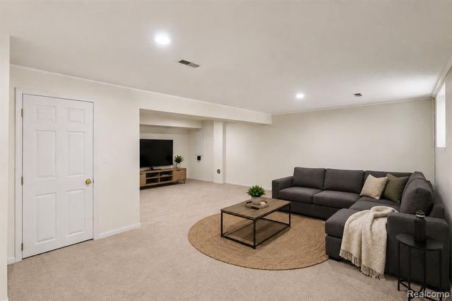 5576 Juneberry Court, Waterford, MI 48329