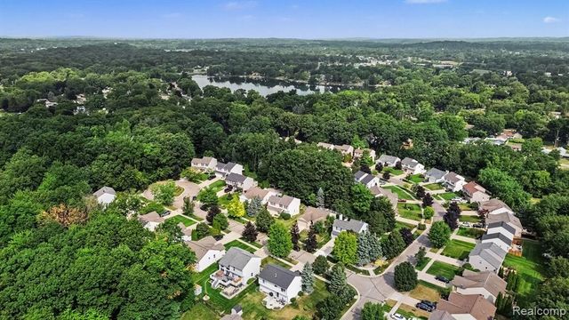 5576 Juneberry Court, Waterford, MI 48329