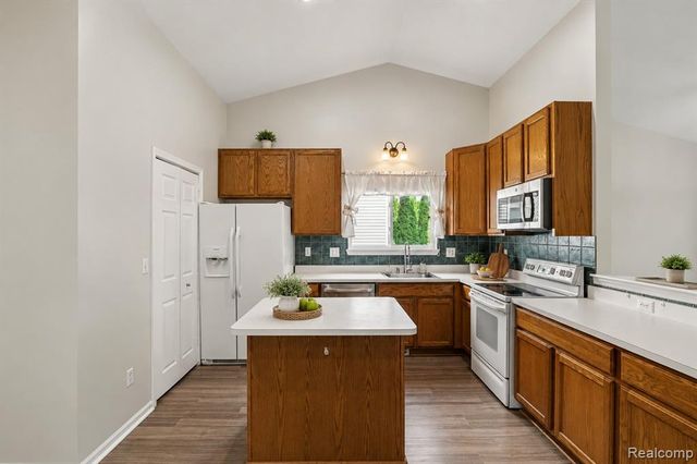 5576 Juneberry Court, Waterford, MI 48329