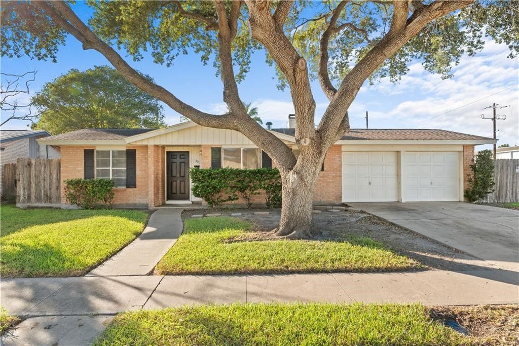 1301 Easthaven Dr, Corpus Christi, TX 78412 — exterior