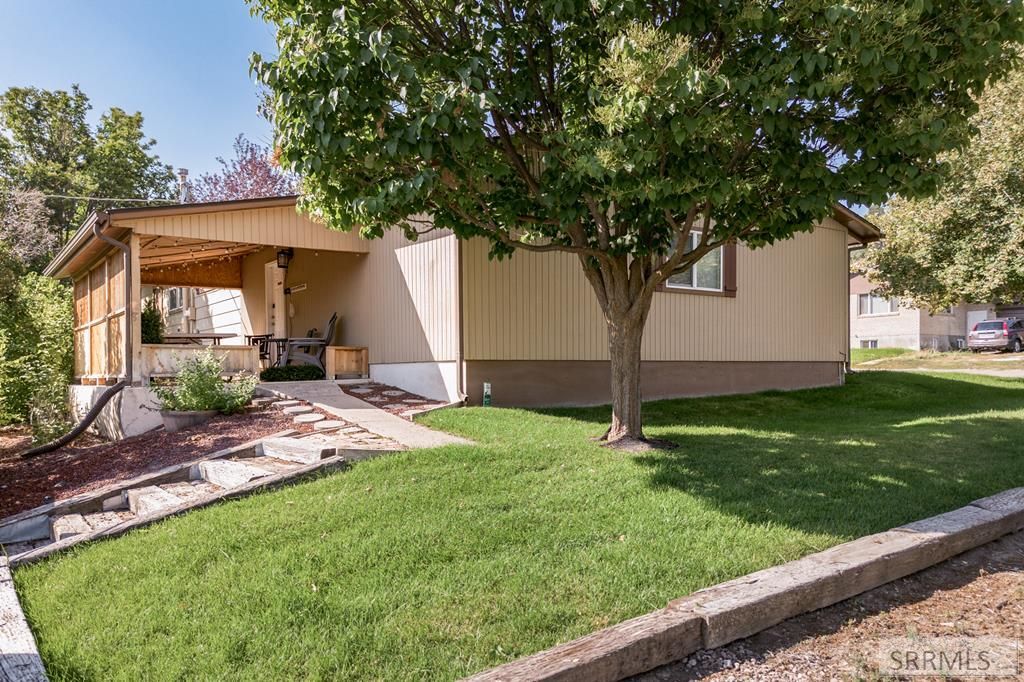 Image 3 of property listing at 72 S 3rd W, Lava Hot Springs, ID 83246