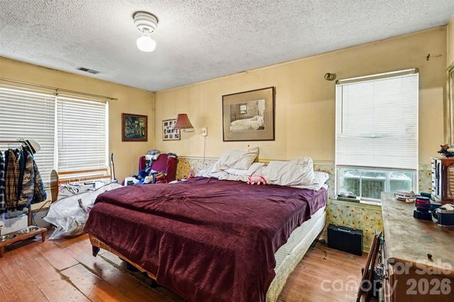 702 Foxborough Road, Charlotte, NC 28213