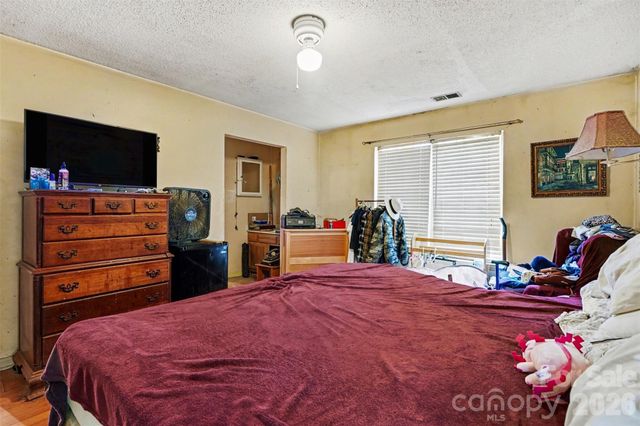 702 Foxborough Road, Charlotte, NC 28213