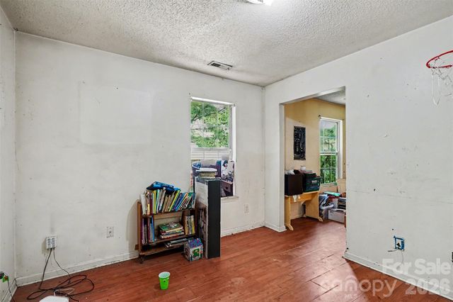 702 Foxborough Road, Charlotte, NC 28213