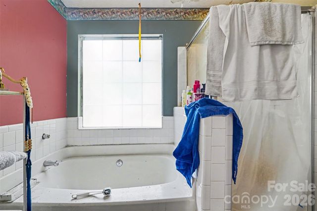 702 Foxborough Road, Charlotte, NC 28213