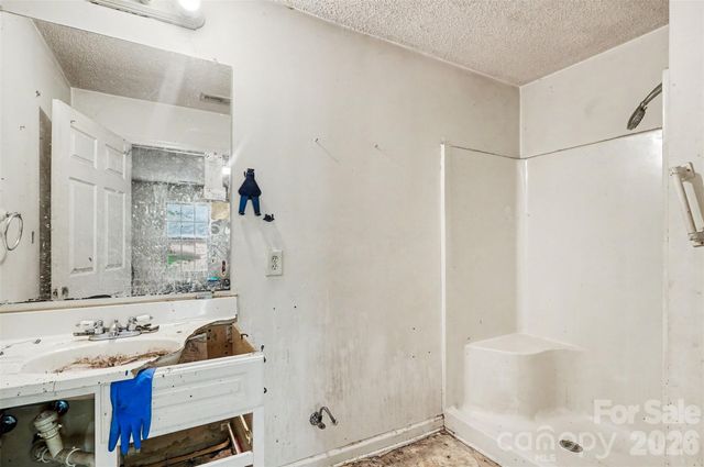 702 Foxborough Road, Charlotte, NC 28213