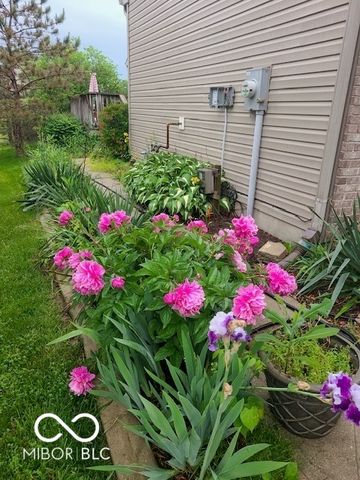 6051 Copeland Mills Court, Indianapolis, IN 46221