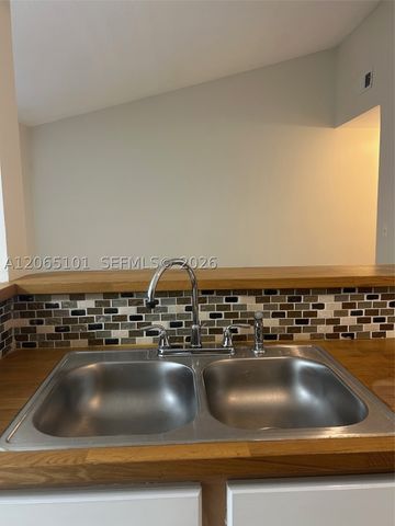 815 W Boynton Beach Blvd 2-202, Boynton Beach, FL 33426