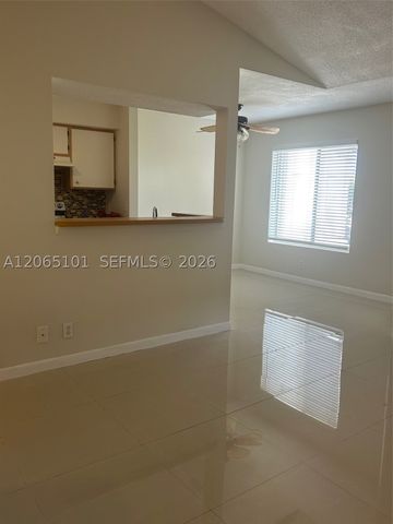 815 W Boynton Beach Blvd 2-202, Boynton Beach, FL 33426
