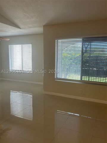 815 W Boynton Beach Blvd 2-202, Boynton Beach, FL 33426