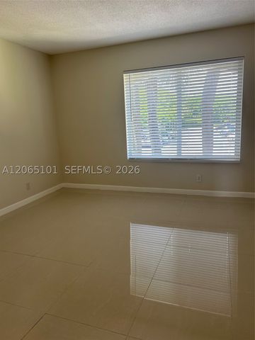 815 W Boynton Beach Blvd 2-202, Boynton Beach, FL 33426