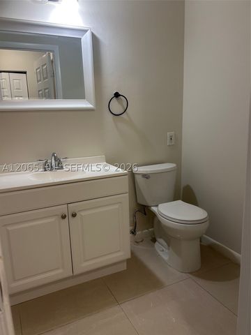 815 W Boynton Beach Blvd 2-202, Boynton Beach, FL 33426