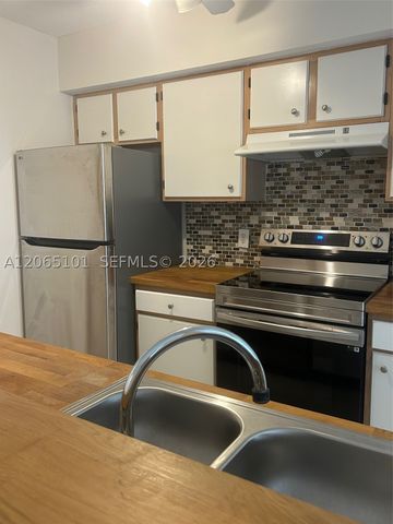 815 W Boynton Beach Blvd 2-202, Boynton Beach, FL 33426