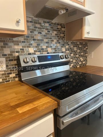 815 W Boynton Beach Blvd 2-202, Boynton Beach, FL 33426