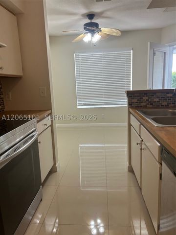 815 W Boynton Beach Blvd 2-202, Boynton Beach, FL 33426