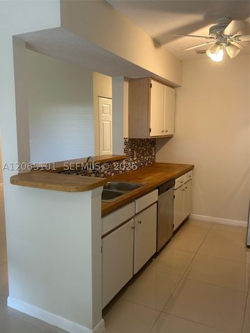815 W Boynton Beach Blvd 2-202, Boynton Beach, FL 33426