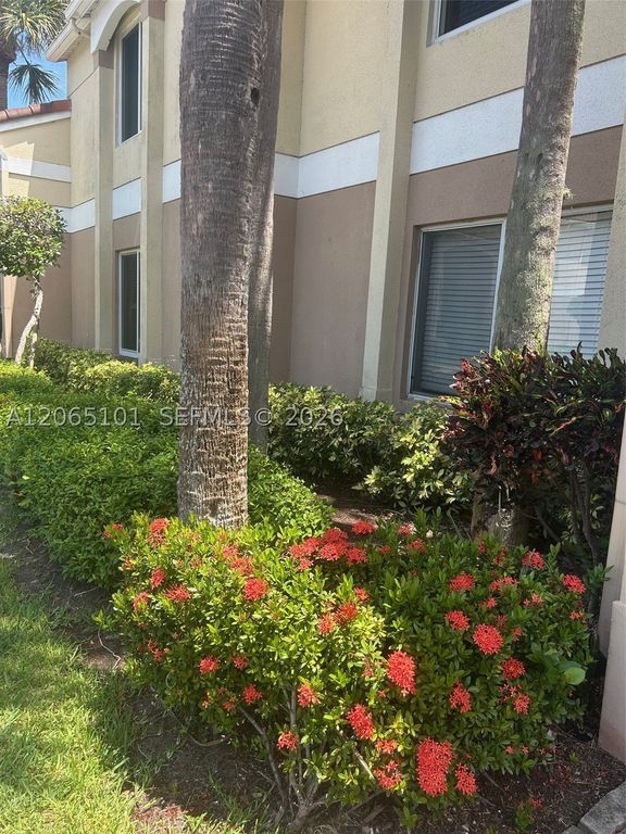 815 W Boynton Beach Blvd 2-202, Boynton Beach, FL 33426