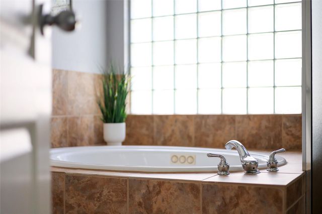 9817 Royal New Kent DR, Austin, TX 78717