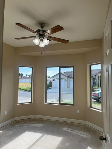 8230 Lake Shore Dr, Chowchilla, CA 93610