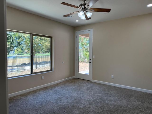 8230 Lake Shore Dr, Chowchilla, CA 93610