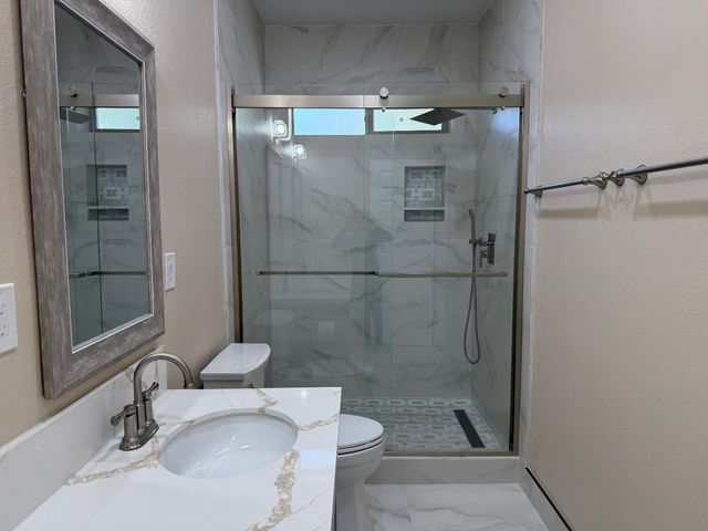 8230 Lake Shore Dr, Chowchilla, CA 93610