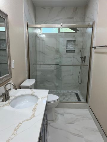 8230 Lake Shore Dr, Chowchilla, CA 93610