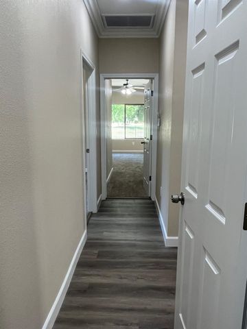 8230 Lake Shore Dr, Chowchilla, CA 93610