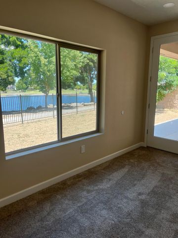 8230 Lake Shore Dr, Chowchilla, CA 93610