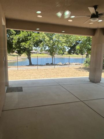 8230 Lake Shore Dr, Chowchilla, CA 93610