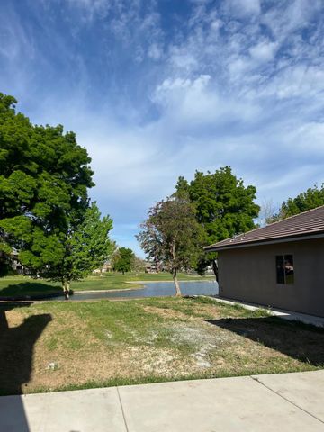 8230 Lake Shore Dr, Chowchilla, CA 93610